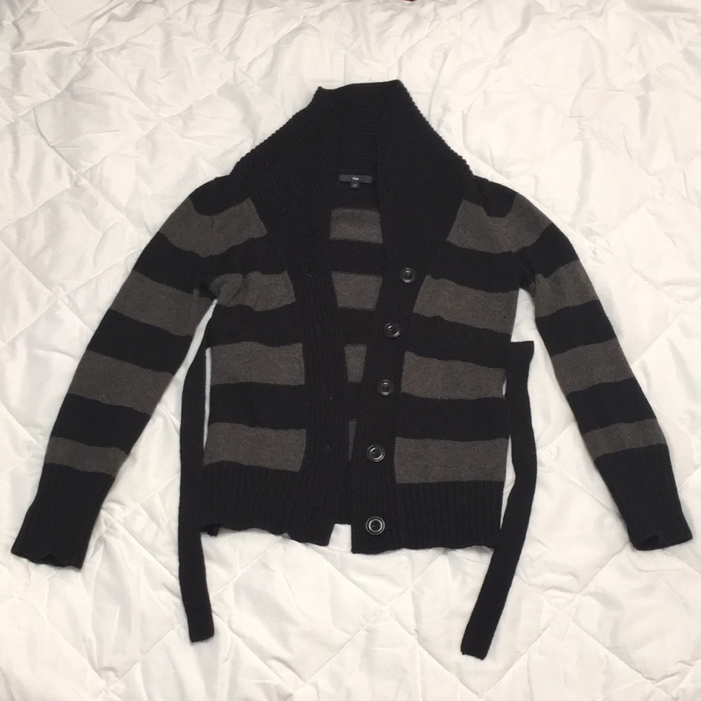 Gap Sweater (Bin D)